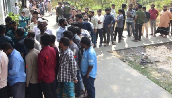 চট্টগ্রামে সুষ্ঠুভাবে ভোটের দাবি সহকারী রিটার্নি কর্মকর্তার, ১৬ আসনে দুপুর ১২টা পর্যন্ত ভোট পড়েছে ৩১ শতাংশ